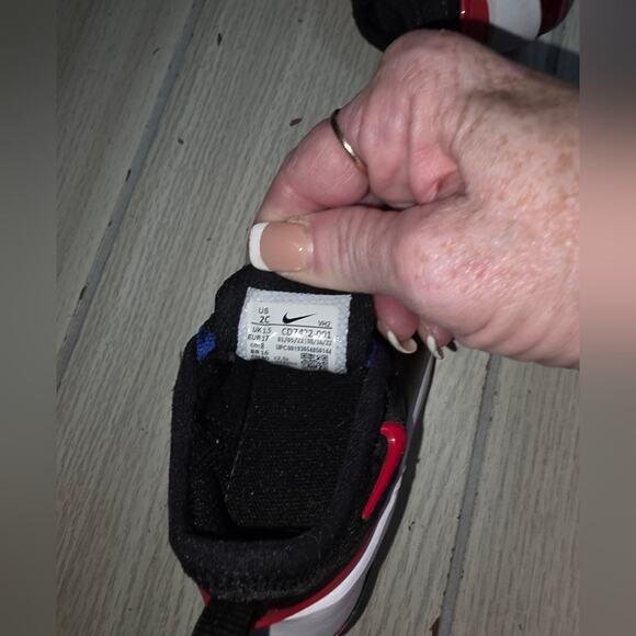 Nike Toddler Air Max Motion 2 Black & Red Sneakers Slip-On Design Crib Baby Shoe - Picture 6 of 7